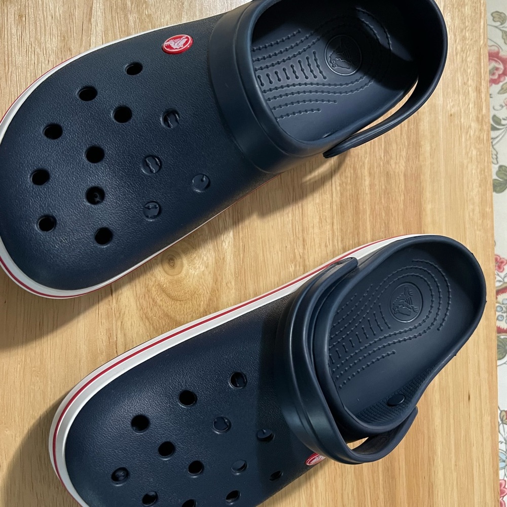 Men’s size 11 Crocband shoes
